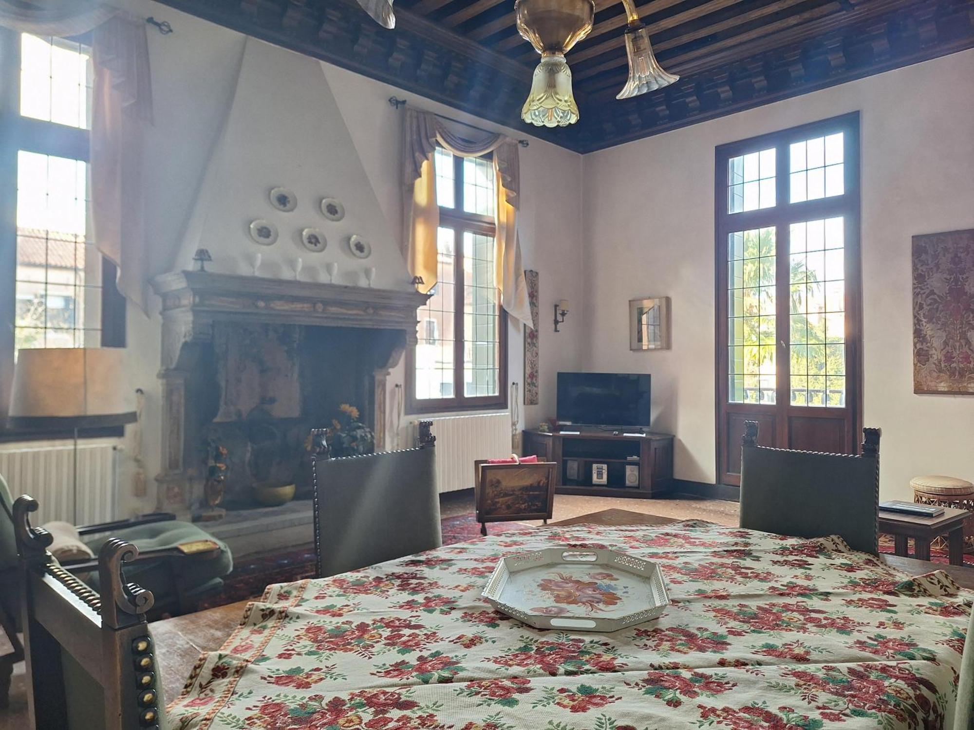 Appartamenti Inside Palazzo Foscarini Venecia Exterior foto