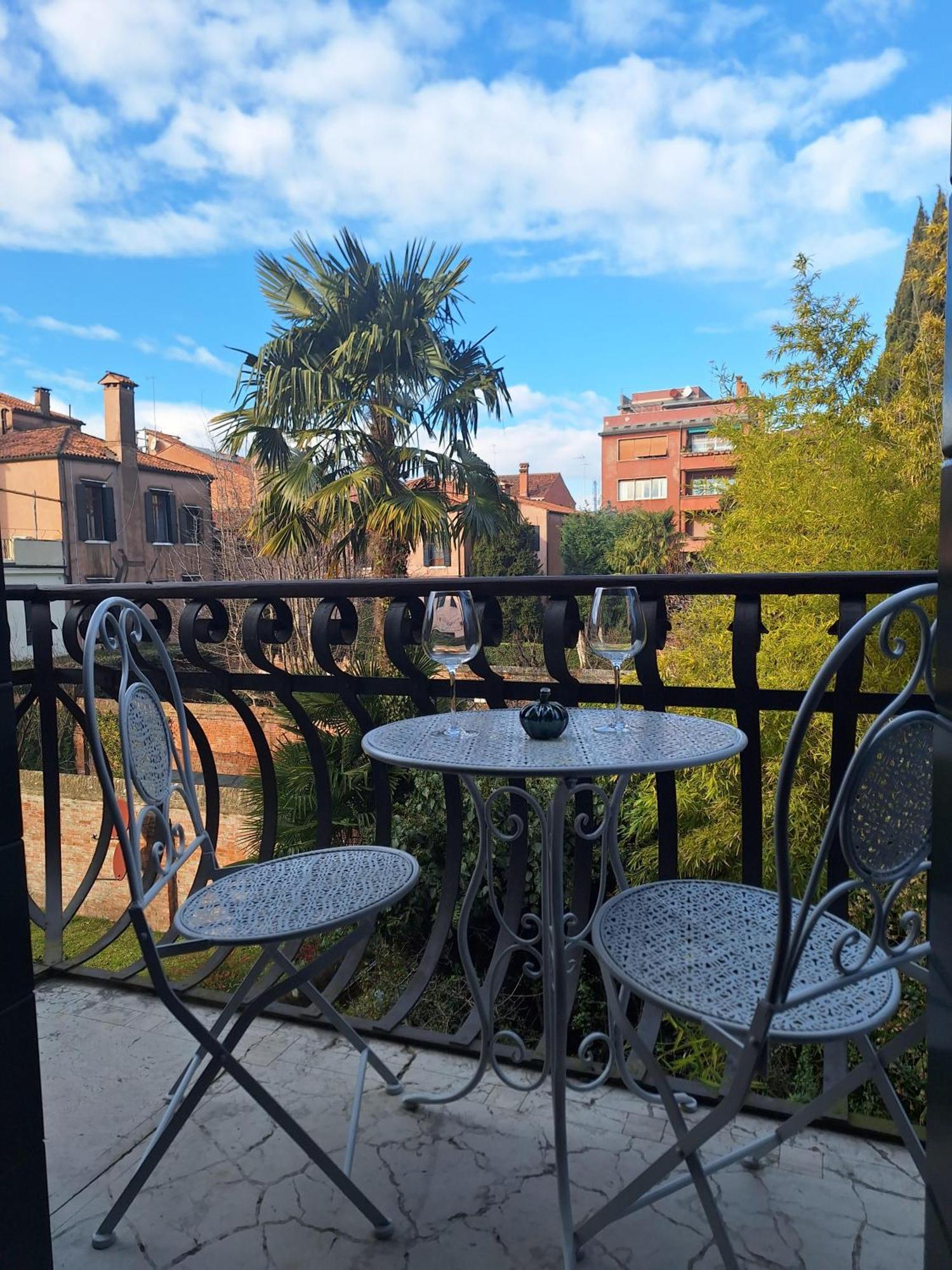 Appartamenti Inside Palazzo Foscarini Venecia Exterior foto