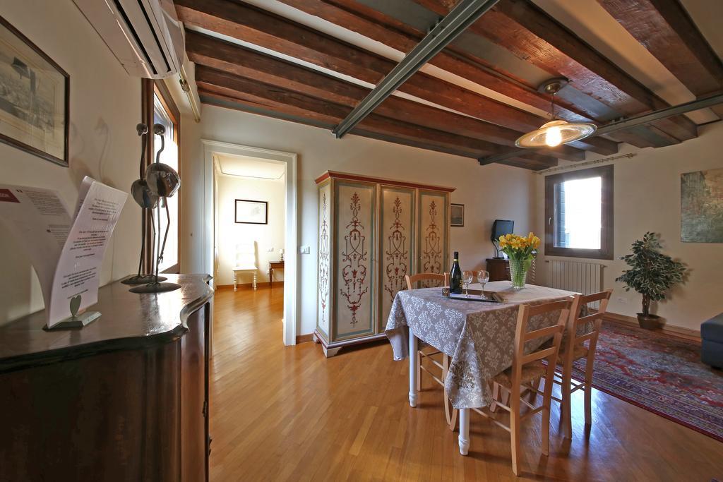 Appartamenti Inside Palazzo Foscarini Venecia Exterior foto