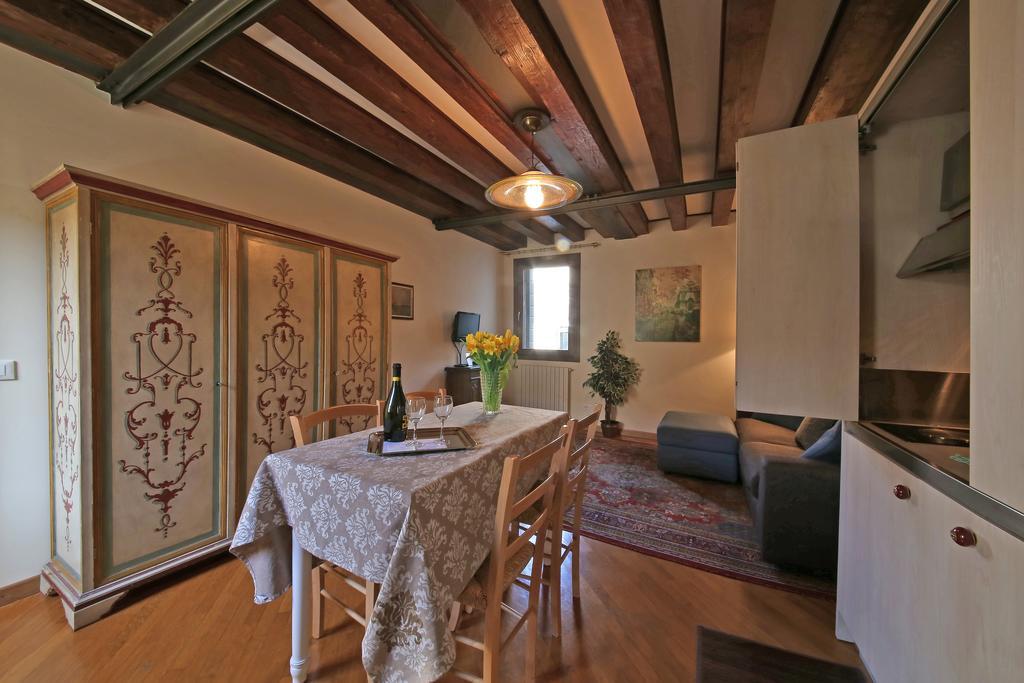 Appartamenti Inside Palazzo Foscarini Venecia Exterior foto
