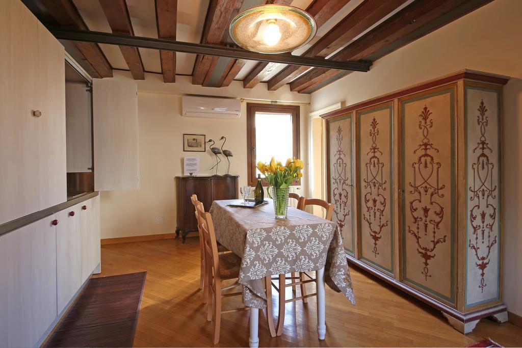 Appartamenti Inside Palazzo Foscarini Venecia Exterior foto