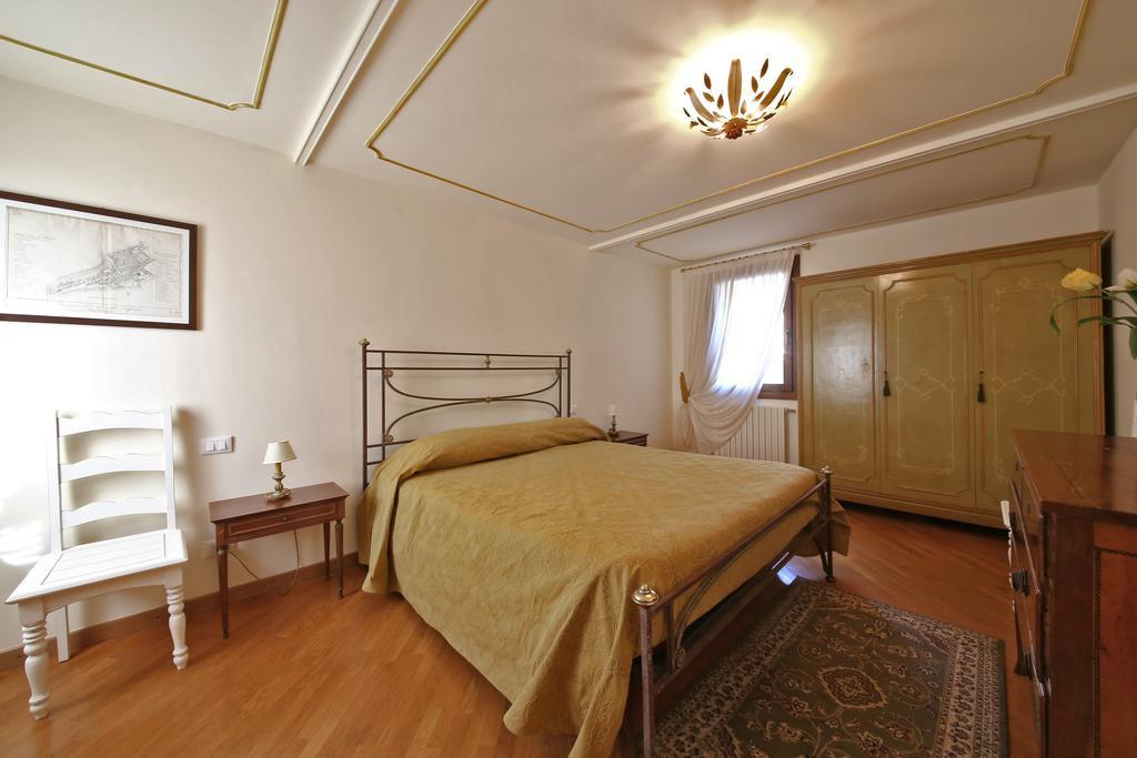 Appartamenti Inside Palazzo Foscarini Venecia Exterior foto