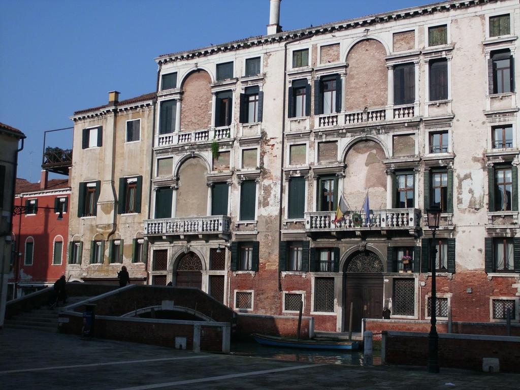 Appartamenti Inside Palazzo Foscarini Venecia Exterior foto