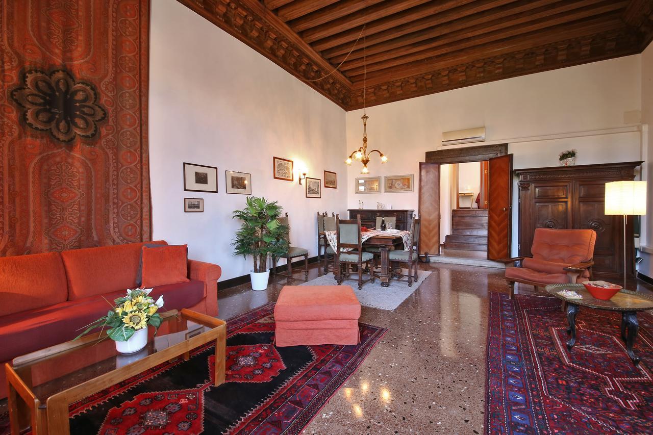 Appartamenti Inside Palazzo Foscarini Venecia Exterior foto