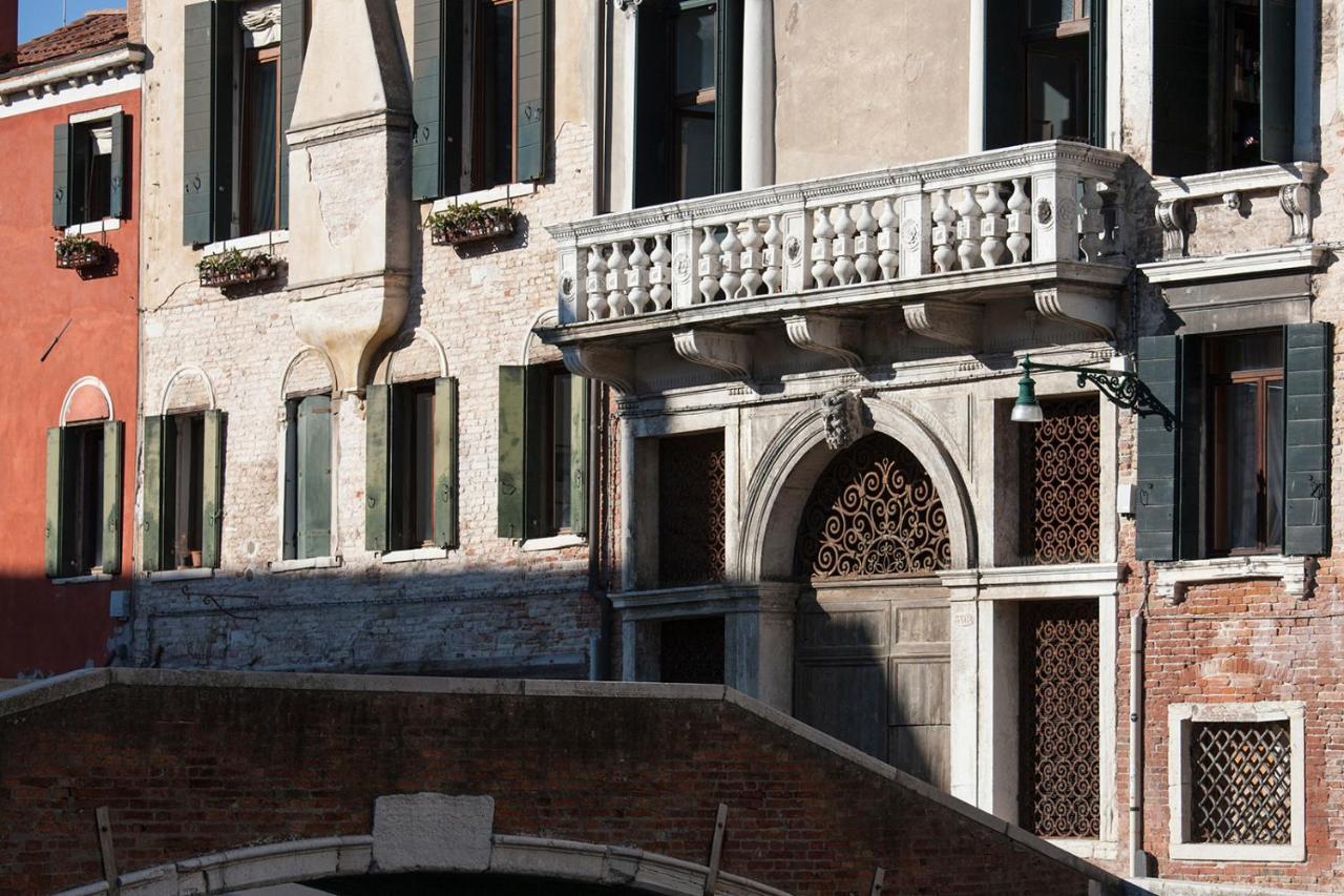 Appartamenti Inside Palazzo Foscarini Venecia Exterior foto