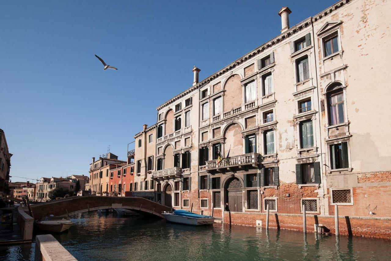 Appartamenti Inside Palazzo Foscarini Venecia Exterior foto